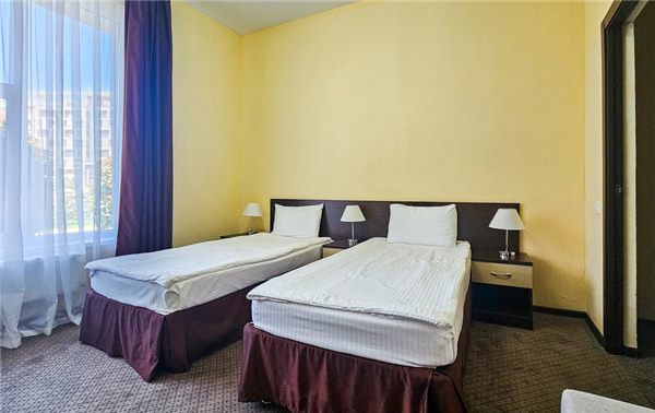 Номер «Стандарт 2-комнатный для маломобильных гостей» — отель «Екатерининский квартал» — фото 1