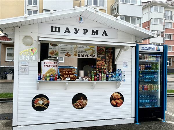 Шаурма у главной сцены квартала
