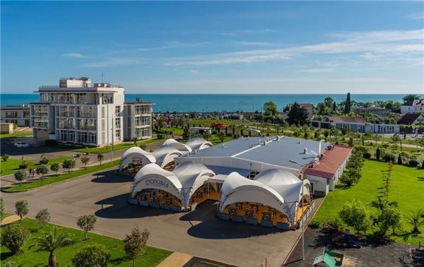 Территория «Екатерининского квартала» — аллеи и газоны — фото 2